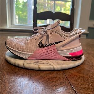 Nike Women’s Metcon 8 Flyease